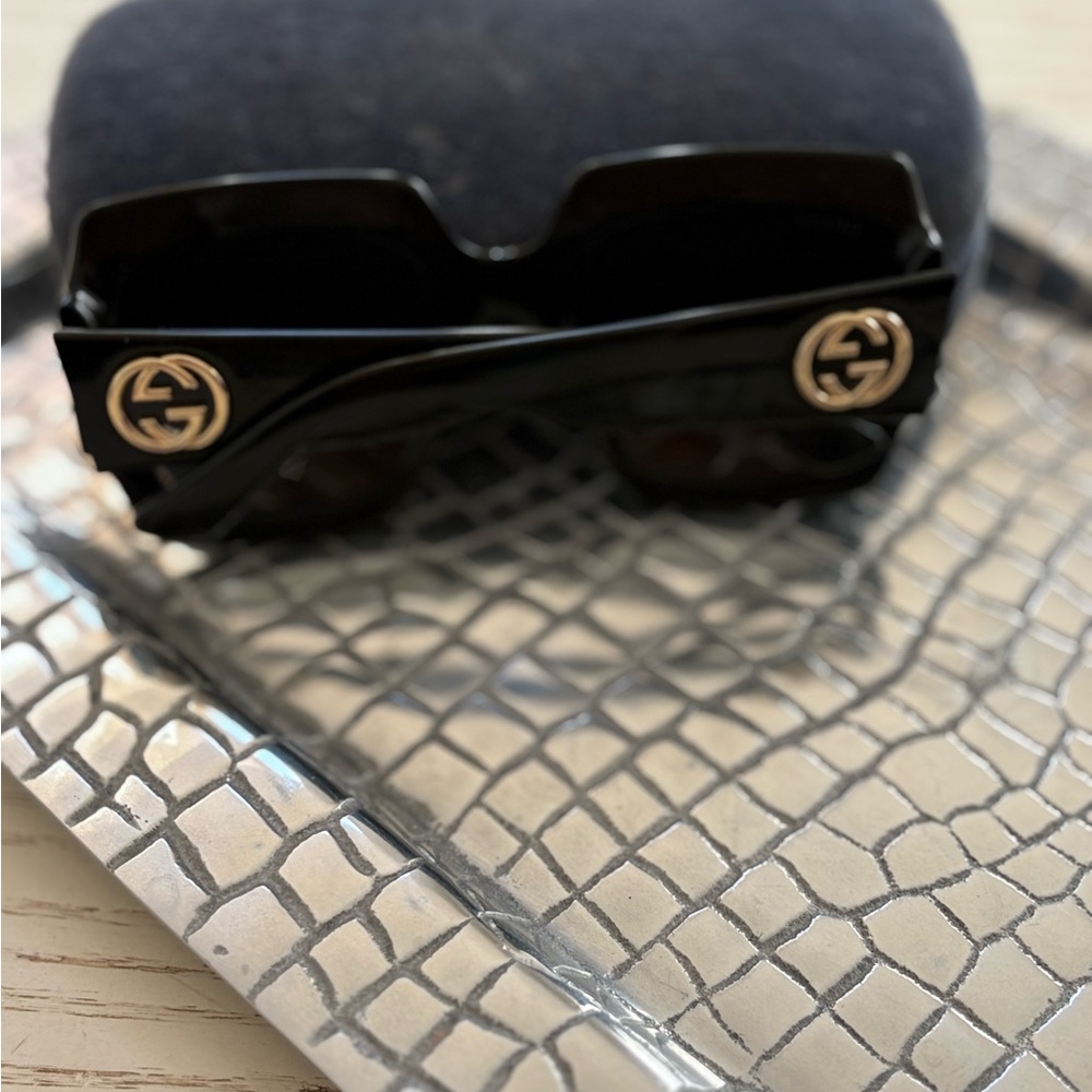 Gucci Black Sunglasses - Picture 2 of 8